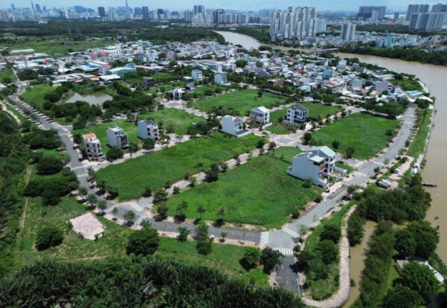 Bán lô đất đẹp Góc 2 mặt tiền đường lớn 20m..khu bộ công an,Đường Phạm Hữu Lầu,phước kiểng nhà bè