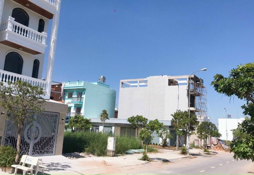 6,2 TỶ BÁN LÔ ĐẤT GÓC 2 MẶT TIỀN ĐƯỜNG LỚN 16M VÀ ĐƯỜNG 8M KDC ĐÀO SƯ TÍCH,PHƯƠC KIỂNG,NHÀ BÈ CÁCH LOTTE Q7 CHỈ 3KM DT 6X16M GIÁ 6,2TY TL CC LH 0702275588 SP186