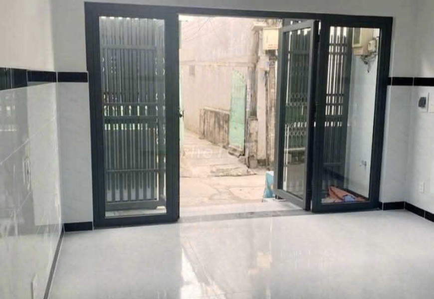 CHO THUÊ NHÀ HẺM xe 16 chỗ vi vu 1041 / trần xuân soan phường tân phong Q7
