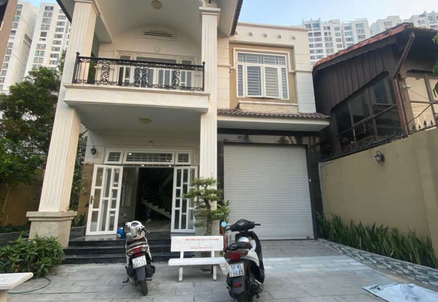 0909227199 Cần cho thuê gấp Biệt Thự Sân Vườn Làng Đại Học gần Trường Tôn Đức Thắng Lotte Q7