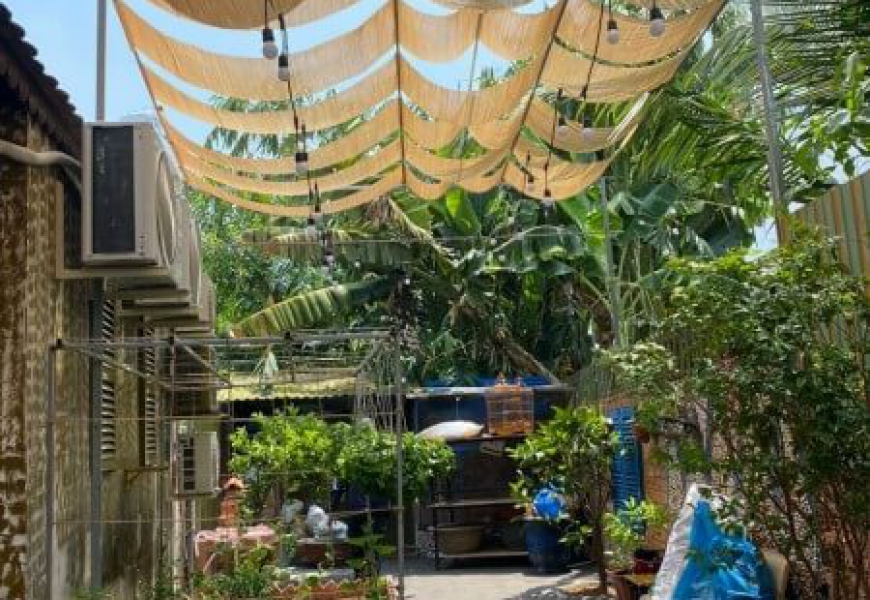 BIỆT THỰ CỔ SÂN VƯỜN - NGUYỄN KHOÁI - QUẬN 4 .....309m2=> Giá 18tỷ TL Biệt Thự xây hoàn toàn bằng Gỗ quý, Xung Quanh Trồng Cây Cảnh, Hòn Non Nước, Không Gian Mát Mẻ, Yên Tĩnh Trong Lành