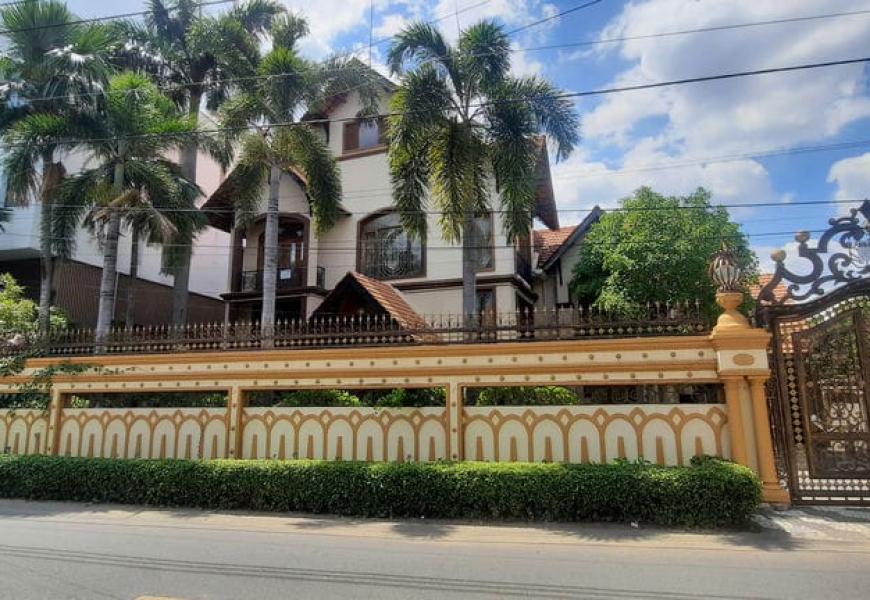 BÁN NHÀ BIỆT THỬ SÂN VƯỜN MẶT TIỀN ĐƯỜNG TRẦN VĂN SẮC.PHƯỜNG THẢO ĐIỀN QUẬN 2. 638M2. GIÁ BÁN 140 TỶ.