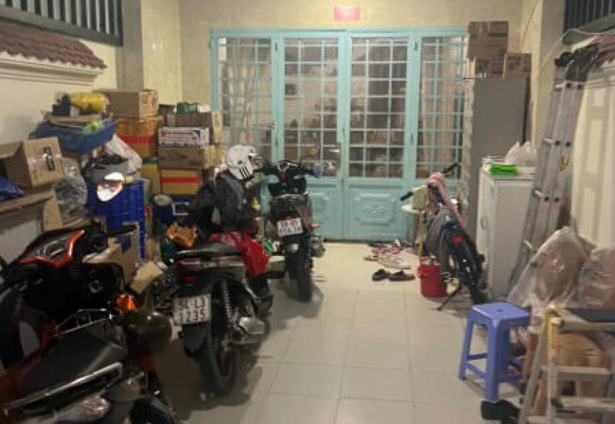 BÁN HẺM XE HƠI TRÁNH NHAU HUỲNH TẤN PHÁT P.BÌNH THUẬN QUẬN 7