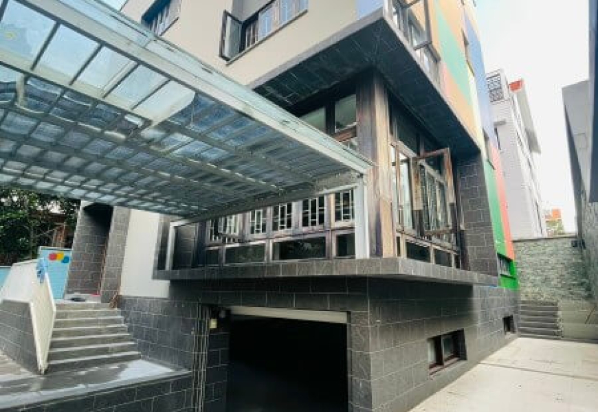 Định cư bán gấp giảm 5 tỷ..còn 82,5 tỷ (rẻ như giá đất)  Bán biệt thự kdc himlam Q7