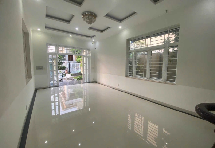 0909227199 Cần cho thuê gấp Biệt Thự Sân Vườn Làng Đại Học gần Trường Tôn Đức Thắng Lotte Q7