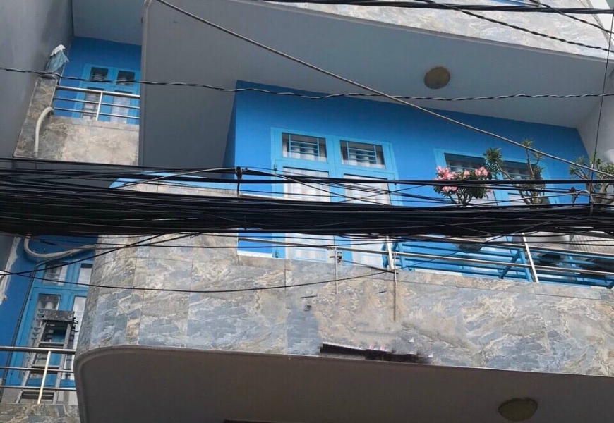 CHỦ CẦN TIỀN BÁN GẤP TRỆT 2 LẦU SÂN THƯỢNG