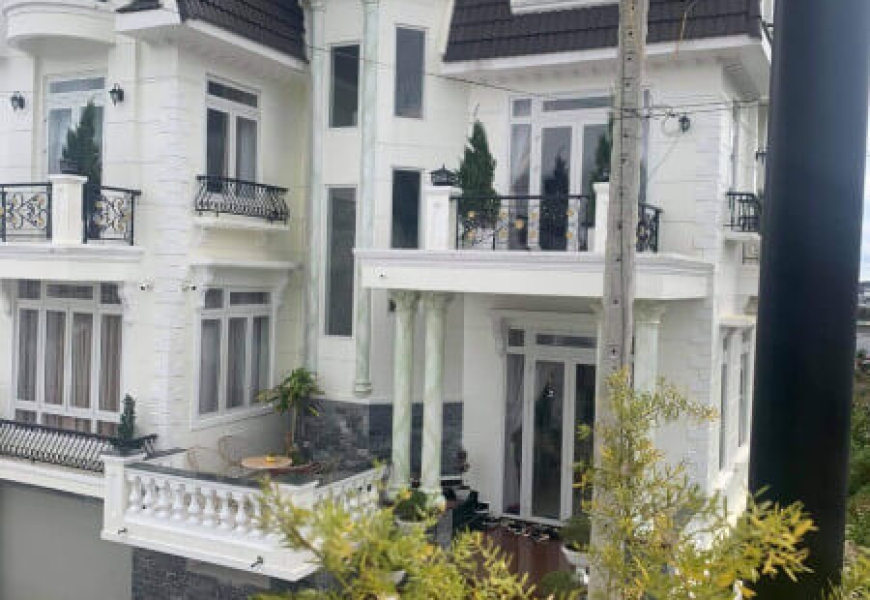 BIỆT THỰ TP. ĐÀ LẠT, PHƯỜNG 8…XE HƠI VÀO TẬN NHÀ. NGỘP NGÂN HÀNG GIẢM GIÁ NAY CHỈ CÒN 27TỶ CHỐT