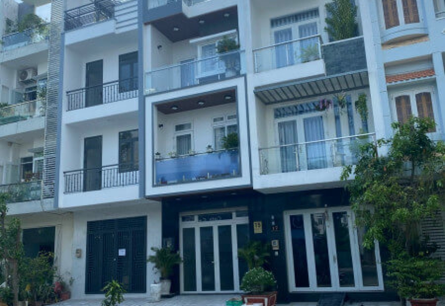 NHÀ ĐẸP KDC CÔNG ÍCH Q4-NGANG 4-4 TẦNG-NGAY SÁT PHÚ MỸ HƯNG