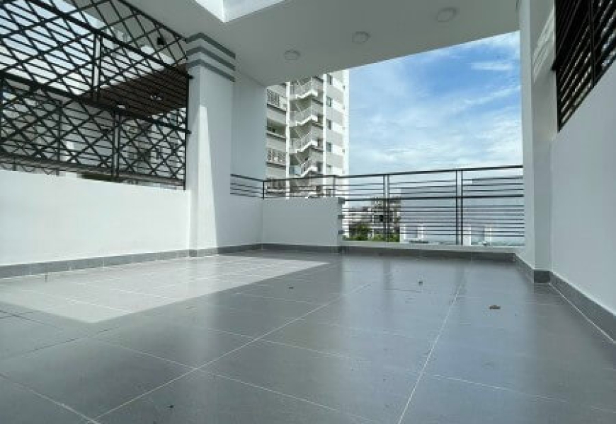 NHÀ ĐẸP KDC CÔNG ÍCH Q4-NGANG 4-4 TẦNG-NGAY SÁT PHÚ MỸ HƯNG