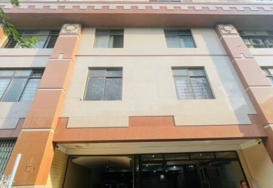 Bán Hoặc Cho thuê Penthouse  -Căn góc tuyệt đẹp rộng 200m2 Chung Cư H.1 phường 9 đường Hoàng Diệu, Quận 4, TPHCM. Nhà 92m2. sân vườn: 108m2. view trung tâm Sài Gòn .  Có 4 phòng ngủ , co sân vườn, nhà bếp , phòng khách rộng rãi, đây đủ tiền nghi,full nội 