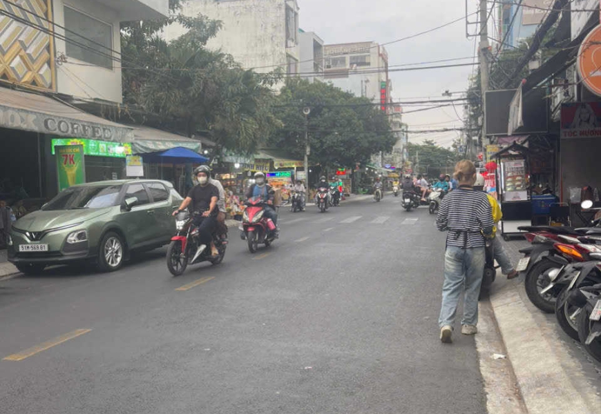 CHO THUÊ MẶT TIỀN ĐƯỜNG 15 – NGAY CHỢ TÂN QUY, Q7  Vị trí cực đẹp – ngay khu chợ Tân Quy, dân cư đông đúc, buôn bán sầm uất cả ngày