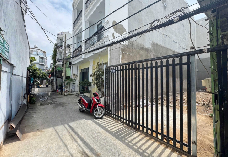 Bán nhà hẻm 8m đường Phú thuận Q7