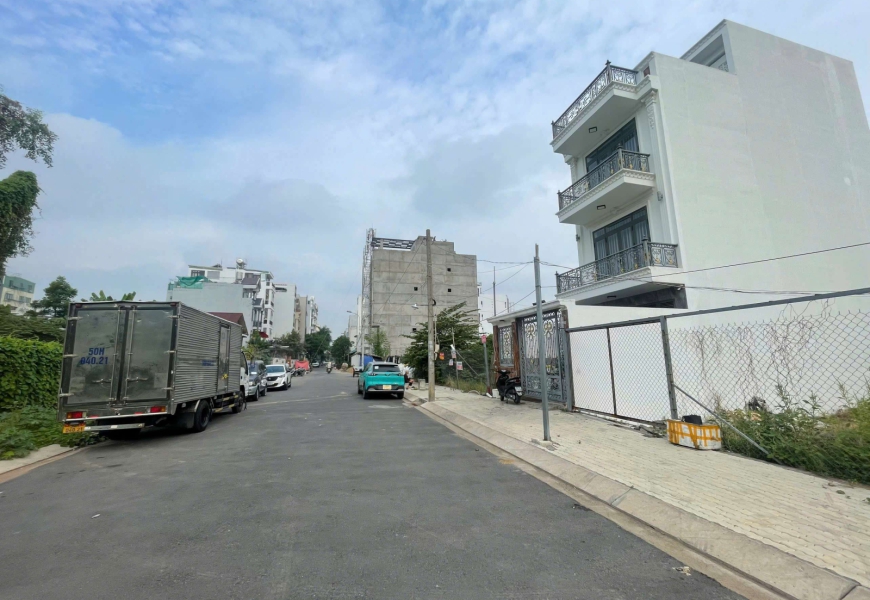 Bán lô đất mặt tiền đường số 37