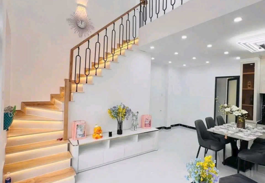 NHÀ MỚI 100% HẺM GẦN KDC HIMLAM Q7
