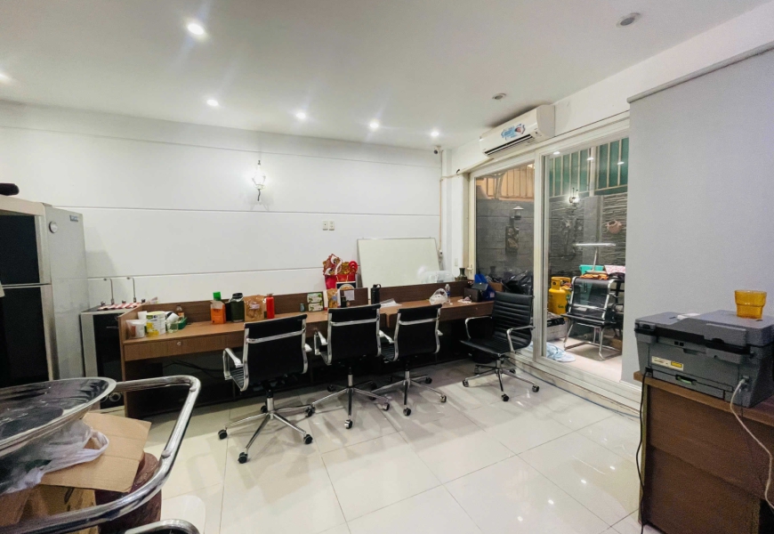 Cho thuê mặt bằng tầng trệt MT đường D4,Kdc him lam