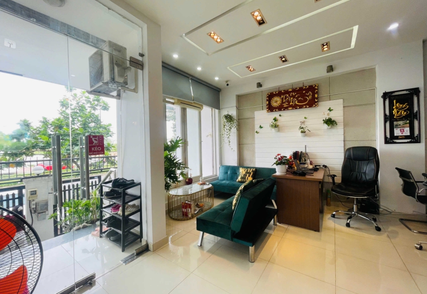 Cho thuê mặt bằng tầng trệt MT đường D4,Kdc him lam
