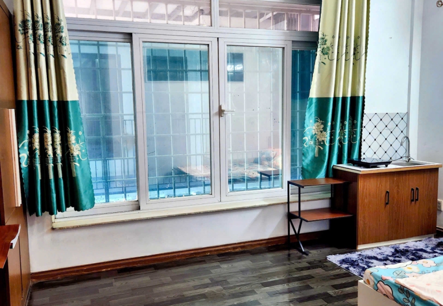 Cho thuê mặt bằng tầng trệt MT đường D4,Kdc him lam, HCM