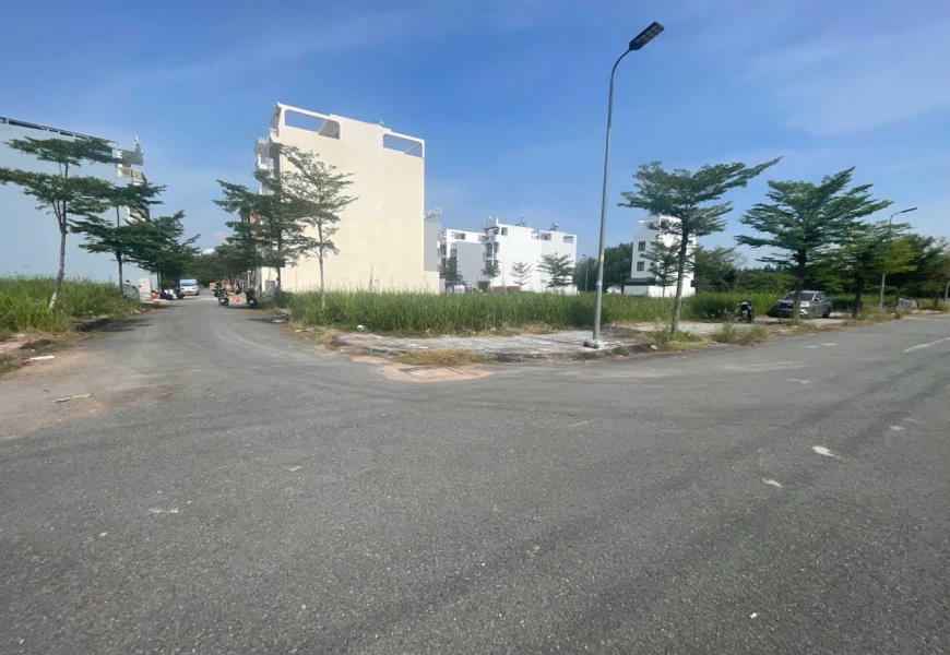 BÁN GẤP LÔ GÓC 2 MẶT TIỀN, KDC Sài Gòn South- 1181 Lê Văn Lương.Nhà Bè