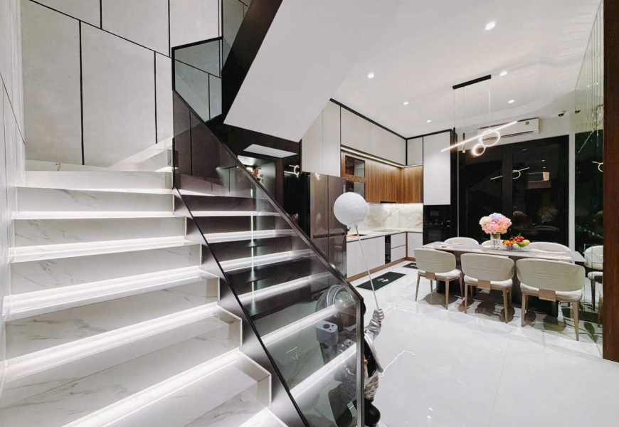 Chính chủ bán nhà mới xây dựng 100% theo phong cách hiện đại sang trọng Modern Luxury ,Contemporary Modern 2025 vị trí siêu vip Tân Quy Đông Quận 7, có 1 không 2 dân trí cao an ninh ! Siêu thị chợ trường học 10m cách nguyễn thị thập 20m 