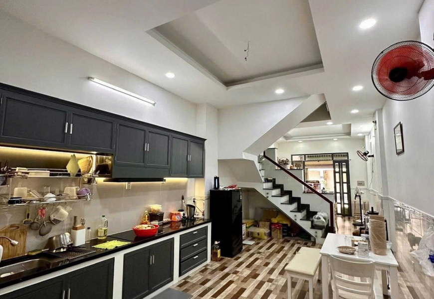 Bán nhà đường 17 phường Tân Thuận Tây quận 7 vị trí kinh doanh sầm uất.