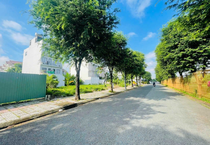 bán lô đất khu Sadeco ven sông Tân phong,Q7