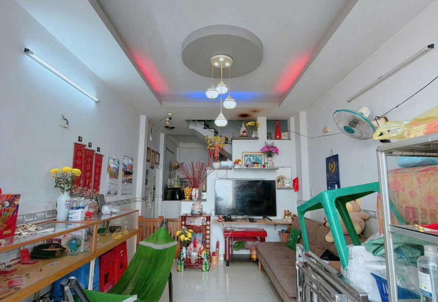 CHÍNH CHỦ CẦN BÁN NHÀ SỔ HỒNG RIÊNG  ĐƯỜNG TÂN MỸ - NGAY CỔNG TRƯỜNG ĐAỊ HỌC MAKETING - QUẬN 7. CÁCH XE HƠI 3 CĂN NHÀ