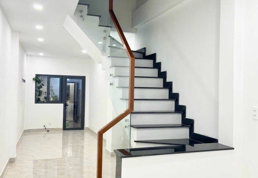 Cho thuê nguyên căn mặt tiền 2 lầu nguyễn thị thập rẻ nhất 37tr/ tháng