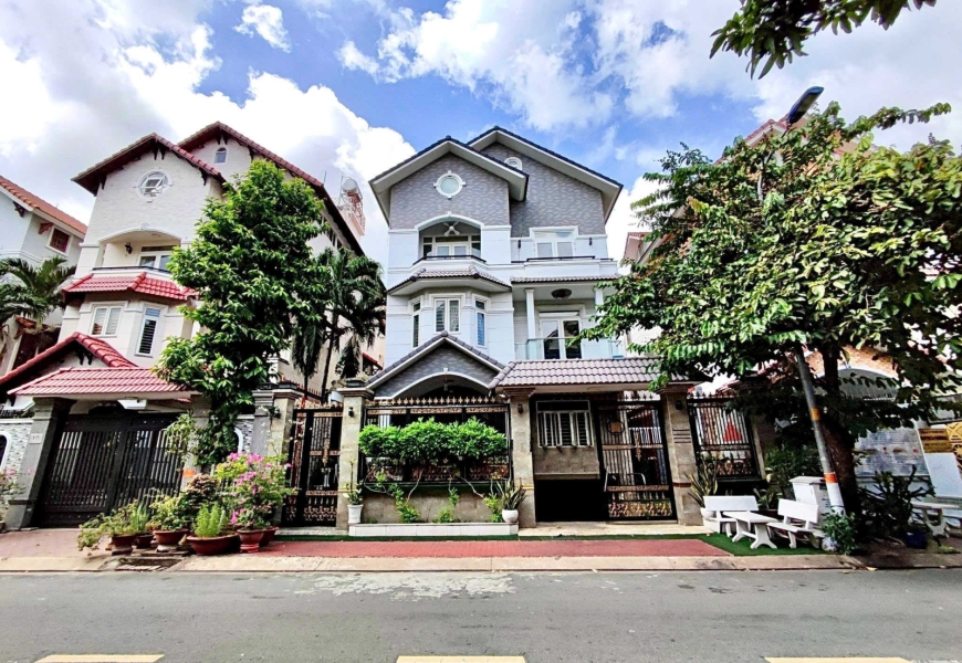 CHÍNH CHỦ CẦN BÁN Biệt thự KHU HIM LAM ,BÌNH HƯNG ,BÌNH CHÁNH .KHU BIỆT THỰ ĐỒNG BỘ ,CÓ BẢO VỆ AN NINH