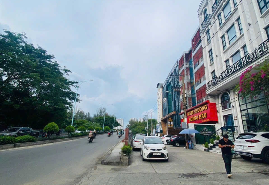 Bán Khách Sạn 4 Căn Liền Nhau mặt tiền Nguyễn Thị Thập nối dài, kdc Trung Sơn, vị trí cạnh vòng xoay Trung Sơn