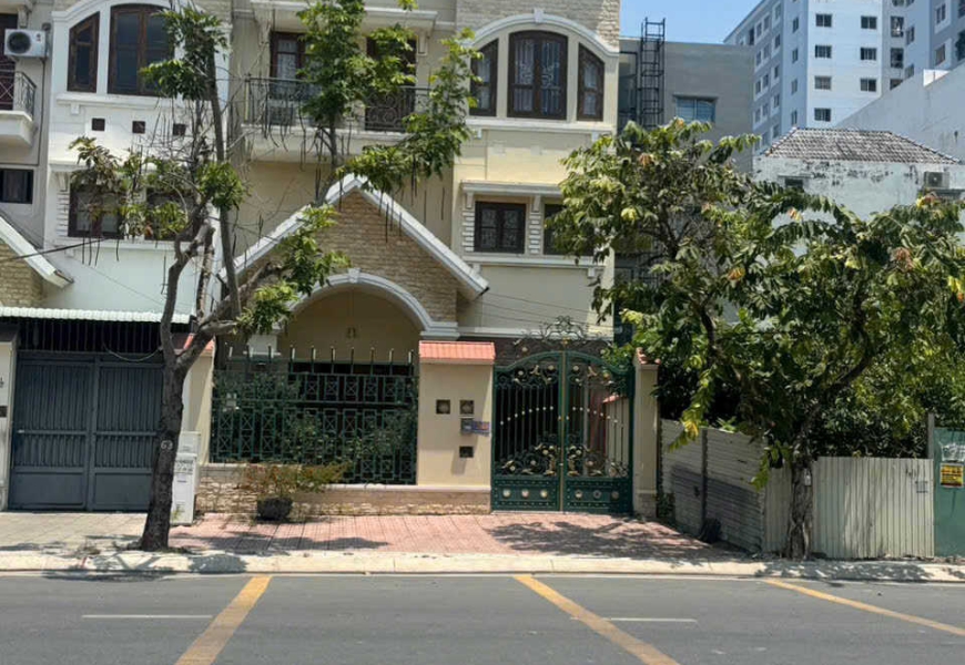 Cần cho thuê nhà mặt tiền 30m phú Thuận q7 kinh doanh mọi ngành nghề khu cao cấp liền kề Phú Mỹ Hưng ( cty, ở , khách sạn …)