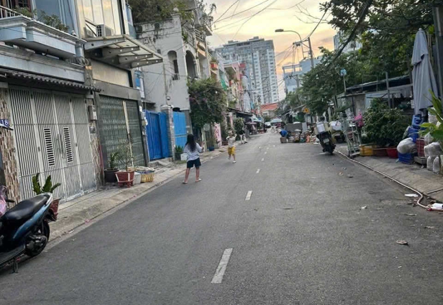 Nhà chính cho thuê. Thông tin cụ thể như sau - Gần chợ cư xá ngân hàng q7. Ở đường số 13, phường Tân Thuận Tây Q7