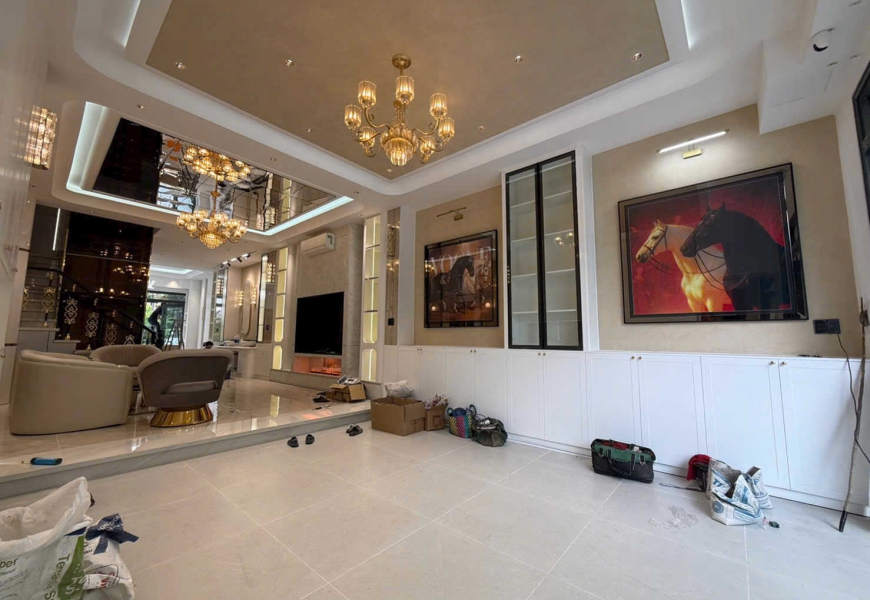 BÁN NHÀ 2 mặt tiền trước sau. Mặt trước đường rộng 14m, mặt sau đường rộng 6m có công viên. Mt đường D5 khu dân cư phú mỹ chợ lớn phường tân mỹ q7 cũ