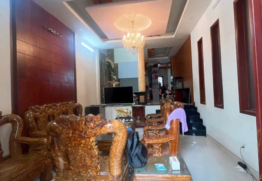 CẦN CHO THUÊ NHÀ NGUYÊN CĂN  cho thuê nhà nguyên căn kế chợ lý phục man