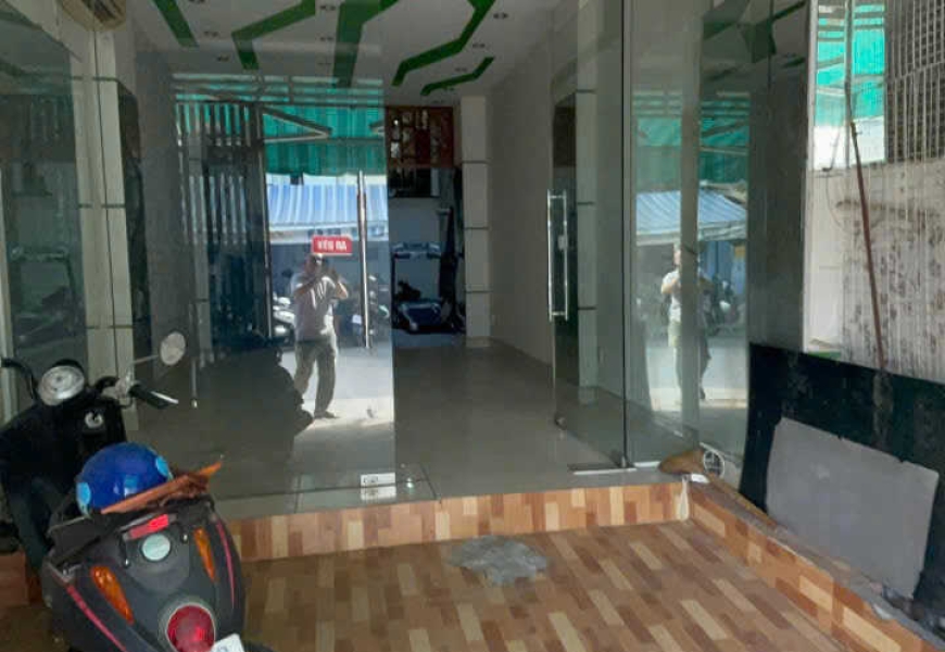 Bán nhà kế căn gốc đường số Lâm Văn Bền, quận 7 tiện kinh doanh giá chỉ 12,9 tỷ.