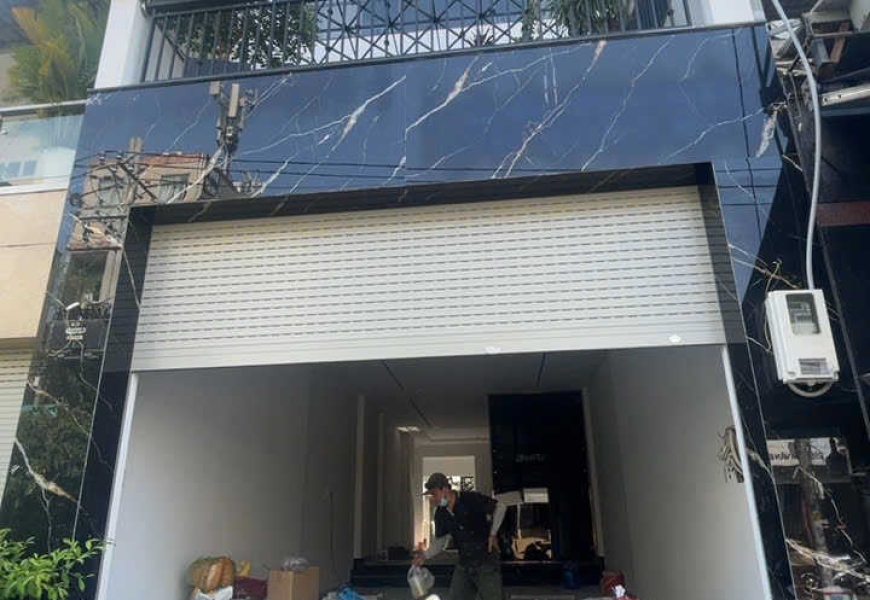 CHO THUÊ/CẦN BÁN NHÀ 2 MẶT TIỀN LÂM VĂN BỀN, Q7. 1 mặt đường Lâm Văn Bền 1 mặt hẻm thoáng mát