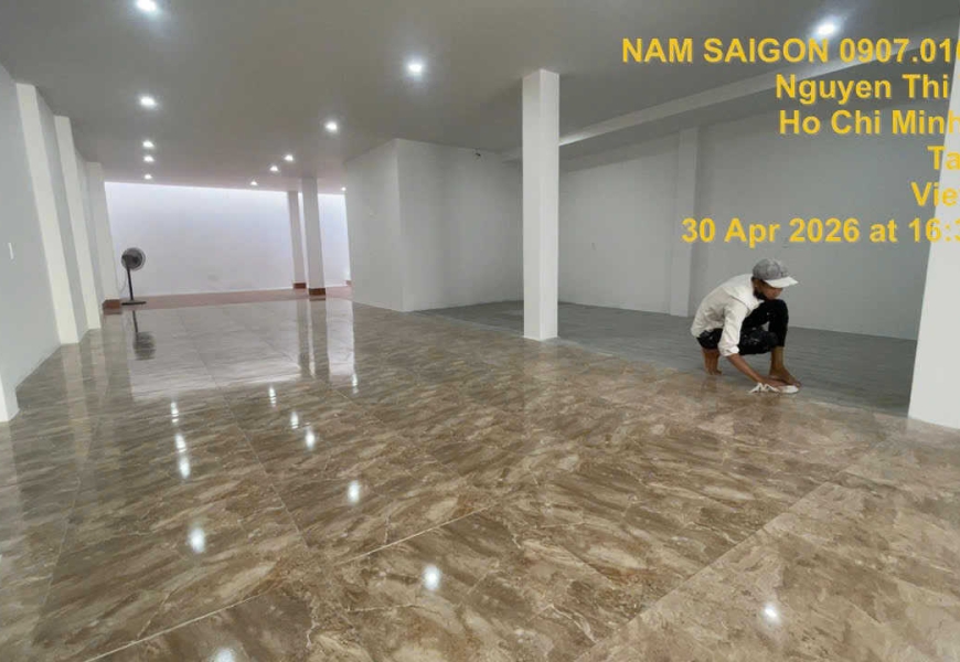 Mặt tiền 152 Nguyễn Thị Thập. Ngang 8met dài 31met, có sân đỗ xe hơi.
