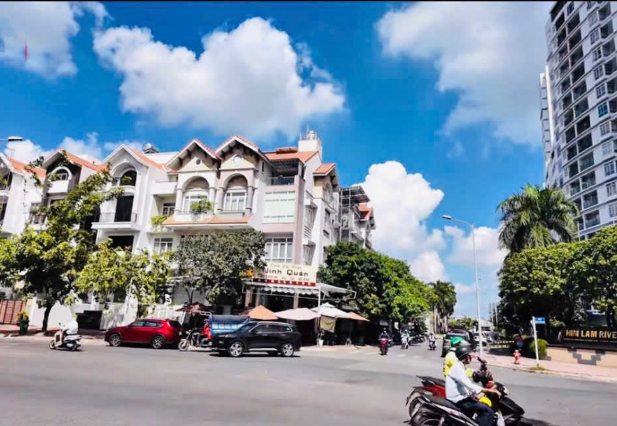 Đón đầu cầu Nguyễn Khoái sang  -Bán biệt thự Góc 2 MT Hoàng Trọng Mậu,trục chính sang Q1-4