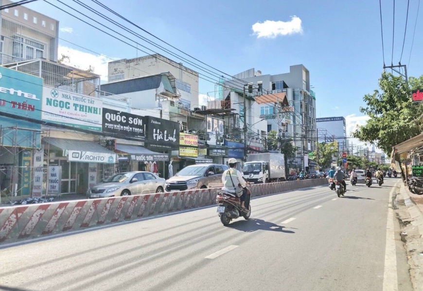 60TRIEU CHO THUÊ CĂN GÓC 2 MẶT TIỀN ĐƯỜNG HUỲNH TẤN PHÁT,NGAY NGÃ TƯ PHÚ THUẬN Q7 DT 7X28M NỞ HẬU 9M GIÁ THUÊ 60TR/THÁNG LH 0702275588