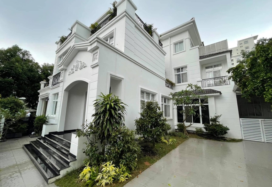 BÁN BIỆT THỰ MỸ GIA 2 ,PHÚ MỸ HƯNG,QUẬN 7.ĐỐI DIỆN KHU CHATEAU .32 X 16 ,NỘI THẤT SANG TRỌNG ĐẲNG CẤP.