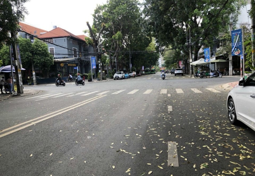 BÁN ĐẤT MẶT TIỀN ĐƯỜNG D1 KHU DÂN CƯ PHÚ MỸ, QUẬN 7 . NGANG 5 DÀI 18 MÉT