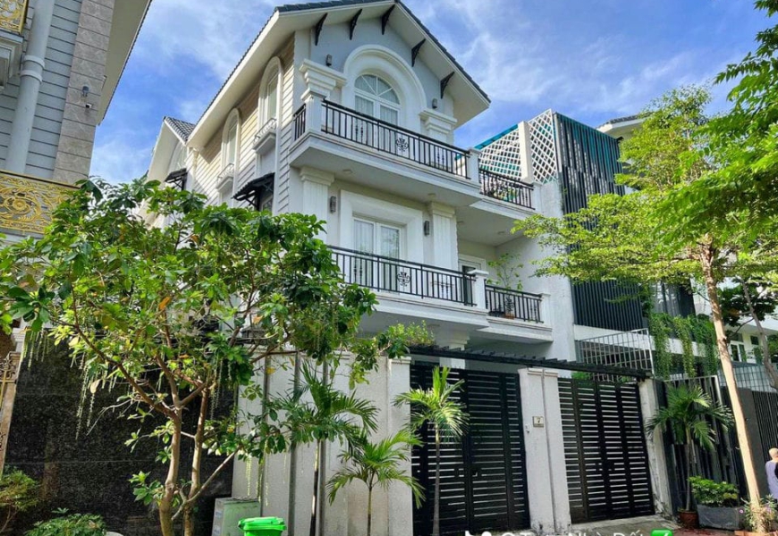 BÁN BIỆT THỰ ĐẸP LUNG LINH KDC KIM SƠN P.TÂN PHONG QUẬN 7,DT 10X20M, HẦM 3 LẦU ,GÍA BÁN 32 TỶ - LH: 0914020039 (EM DUNG )