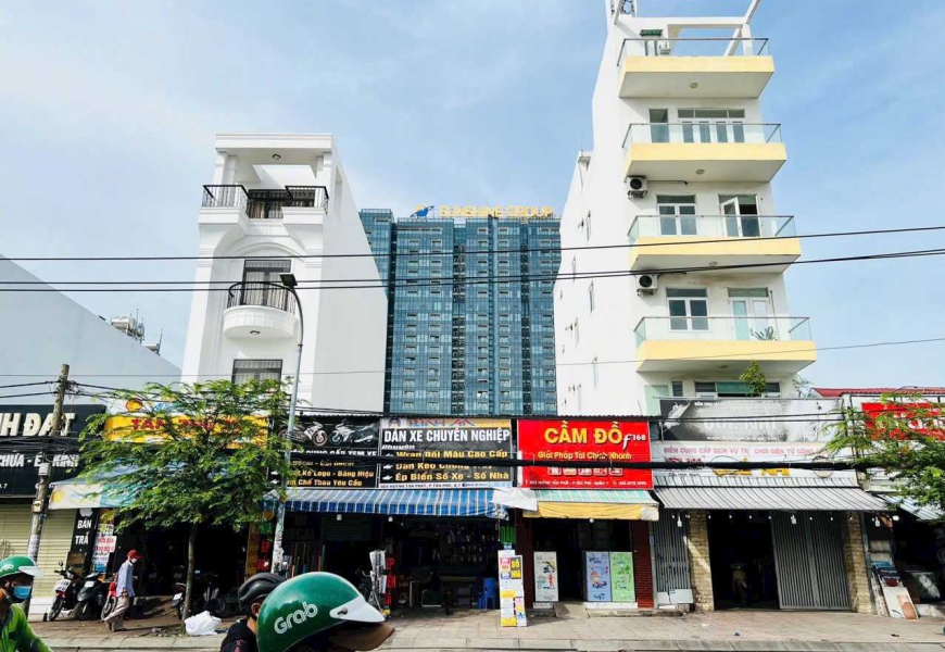 Bán Gấp Nhà Mặt Tiền Huỳnh Tấn Phát - Quận 7