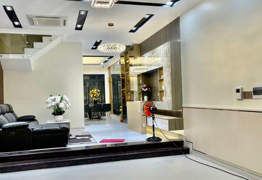 0914020039 EM DUNG NHÀ ĐẸP GIÁ TỐT THANG MÁY FULL NỘI THẤT CAO CẤP TẠI QUẬN7