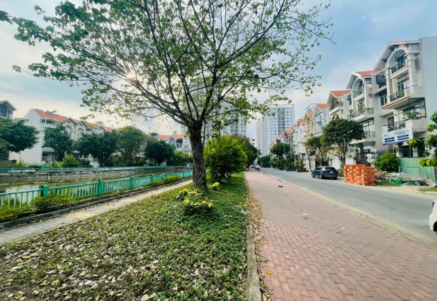 Bán Gấp biệt thự kdc Him Lam Góc 2 mặt tiền View Hồ Sinh Thái tuyệt đẹp
