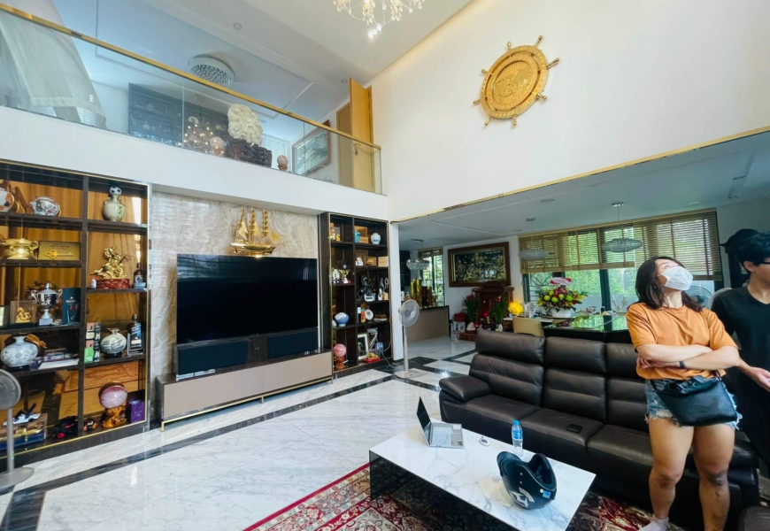 Giảm 8 tỷ cần bán gấp..Giá mới 40 ty TL CĂN BIỆT THỰ ĐƯỢC THIẾT KẾ ĐẦY ĐỦ CÔNG NĂNG HỒ BƠI - THANG MÁY - Hầm - 4 Tầng KDC Phú Mỹ - Quận 7 - CÁCH PHÚ MỸ HƯNG 1km