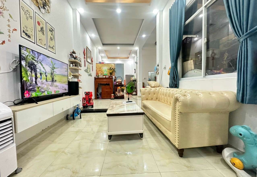 CẦN BÁN NHÀ VƯỜN SÂN TO ĐÙNG TẶNG THÊM CÂY XOÀI TRÁI SUM SUÊ - GIÁ BÁN 4.2 TỶ TL