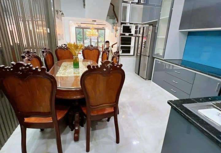 Giảm thêm 1 tỷ .Còn 10.5 tỷ (Thương lượng) Bán Nhà mặt tiền đường 20 m .Khu VIP. 1979 Đường Huỳnh Thị Đồng. Thị trấn Nhà Bè.Tp HCM