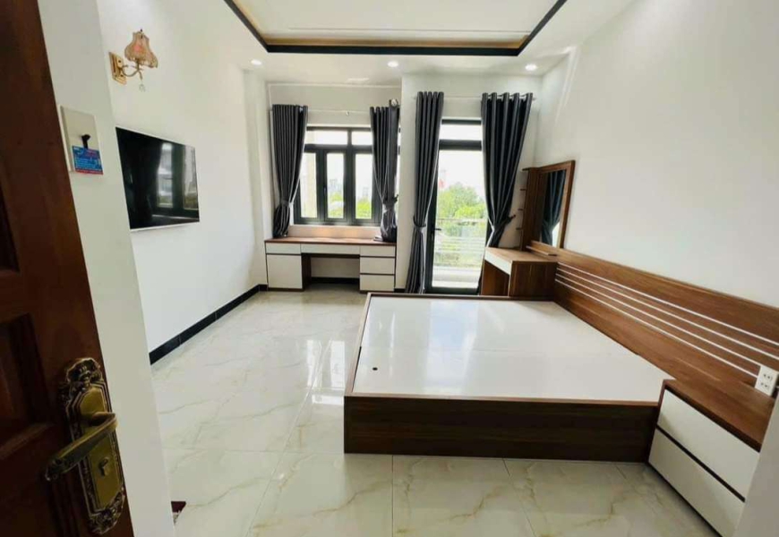 Giảm thêm 1 tỷ .Còn 10.5 tỷ (Thương lượng) Bán Nhà mặt tiền đường 20 m .Khu VIP. 1979 Đường Huỳnh Thị Đồng. Thị trấn Nhà Bè.Tp HCM