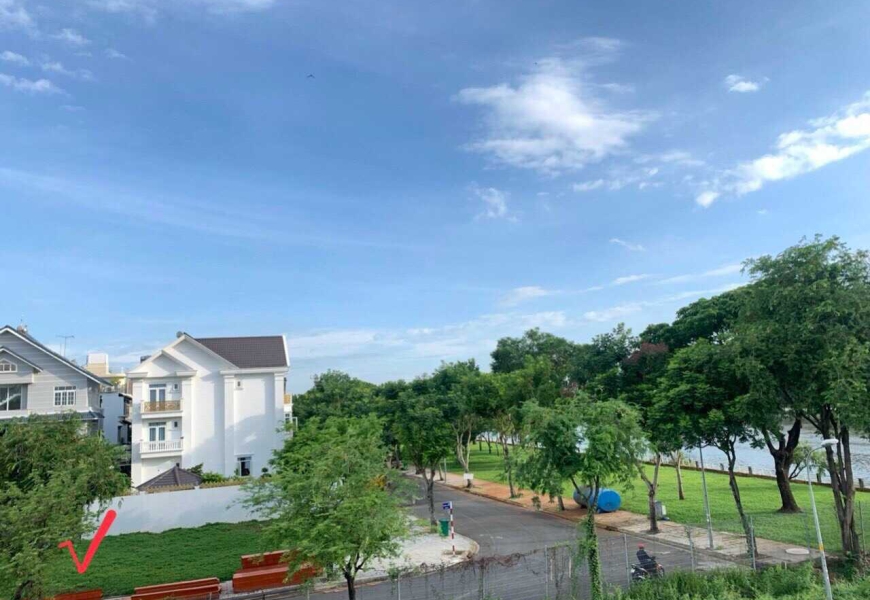 Bán đất biệt thự Góc 2MT khu sadeco ven sông Tân Phong.Q7