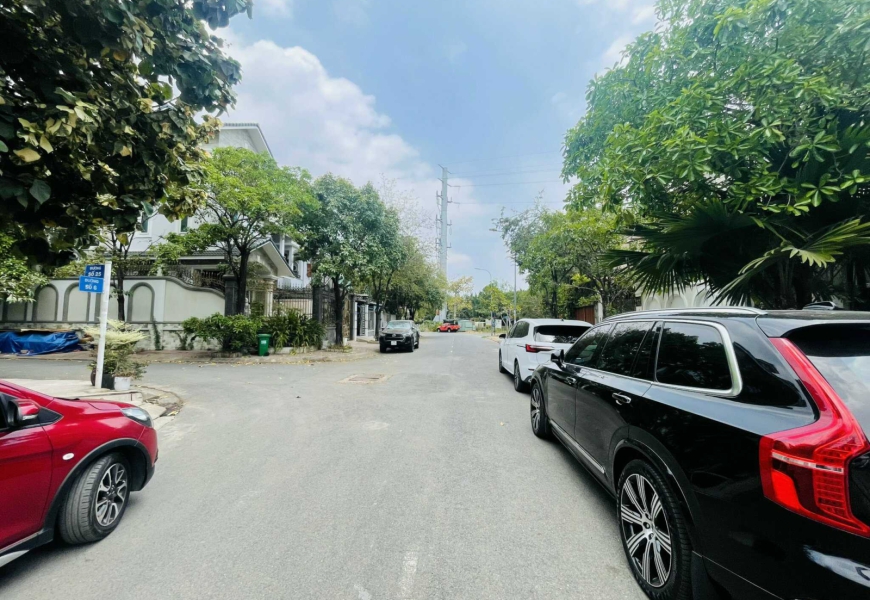 Bán đất tặng biệt thự sân vườn+ Hồ bơi -khu sadeco phước kiểng A,Nhà bè..sát bên Q7…..Gía 21 tỷ